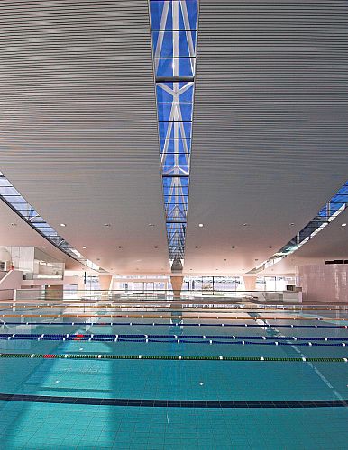Clear Skylighting under Trusses provide ample Nautral Lighting to the Aquatic Centre