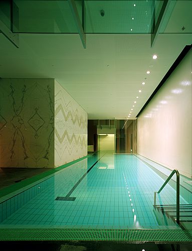 25 m suspended swimming pool on level 2